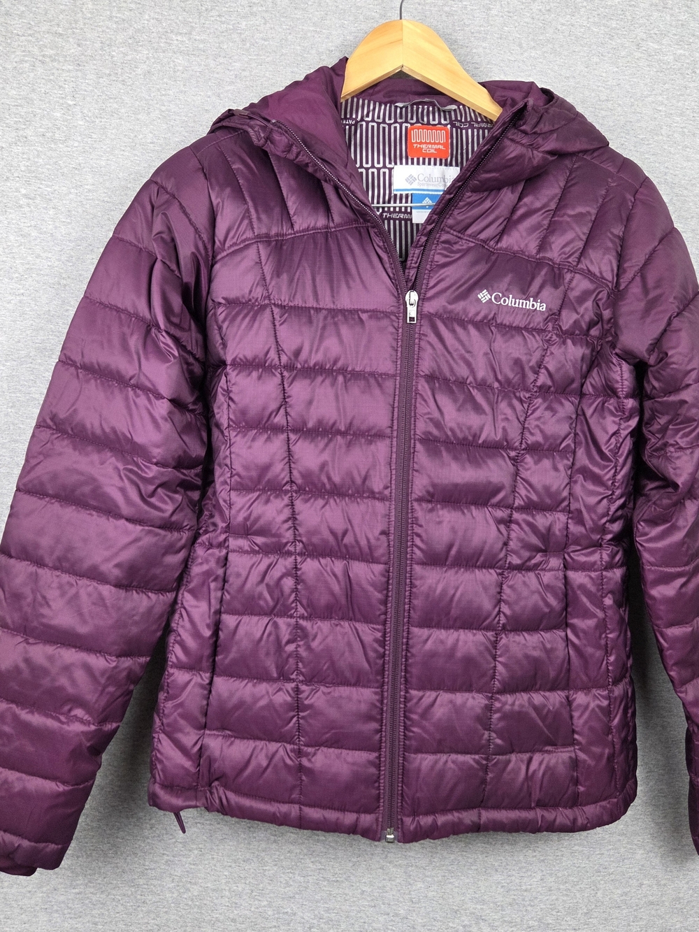 Columbia Hooded Zip Up Thermal Coil Women's Medium Burgundy Puffer Jacket
